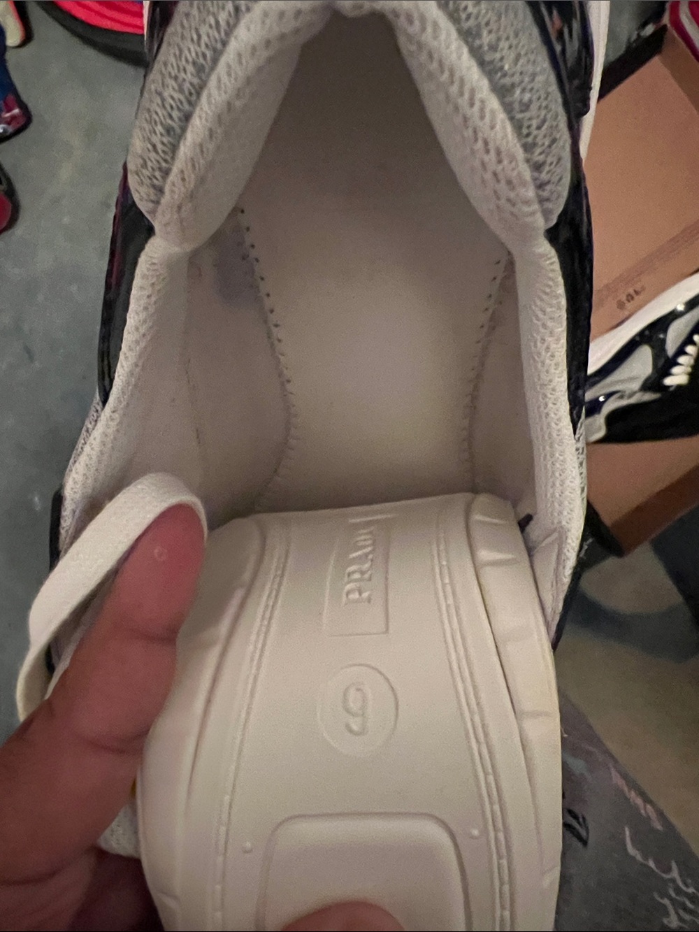 Prada Men’s Navy, White and Gray Low-Top Sneakers Size 9 - Picture 11 of 13